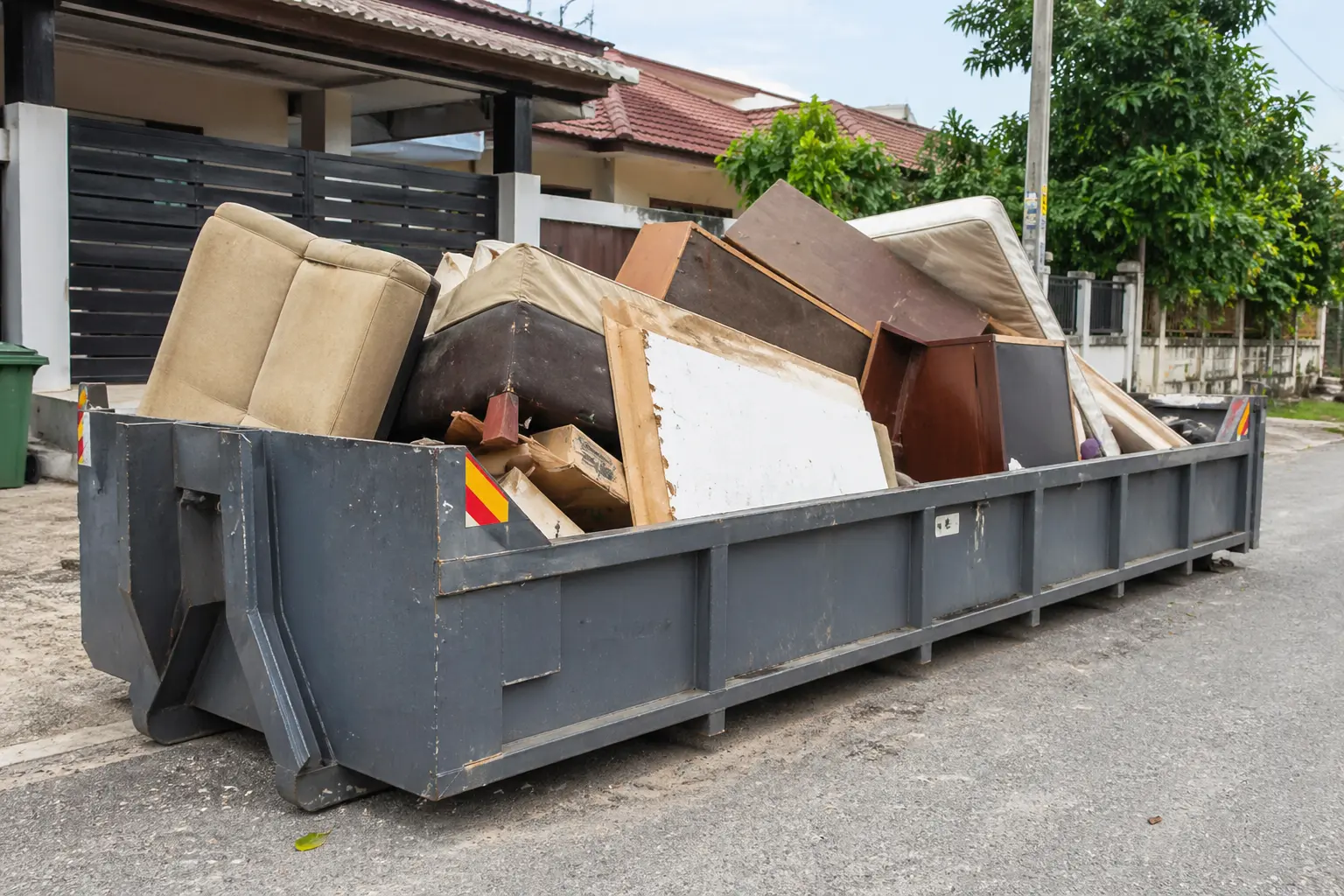 tong roro untuk buang perabot lama di Negeri Sembilan